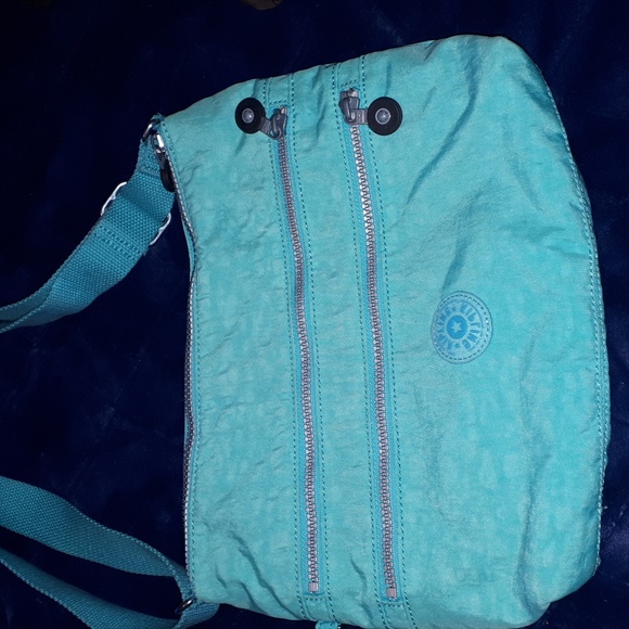 Kipling Handbags - MOVING SALE🎉Kipling Alvar Messenger nylon crossbody bag